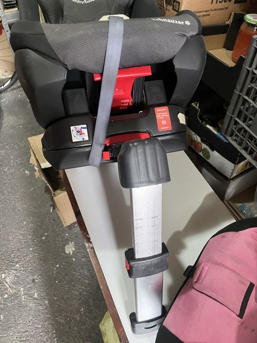 Fotelik dzieciecy samochodowy z baza isofix przodem lub tylem do jazdy