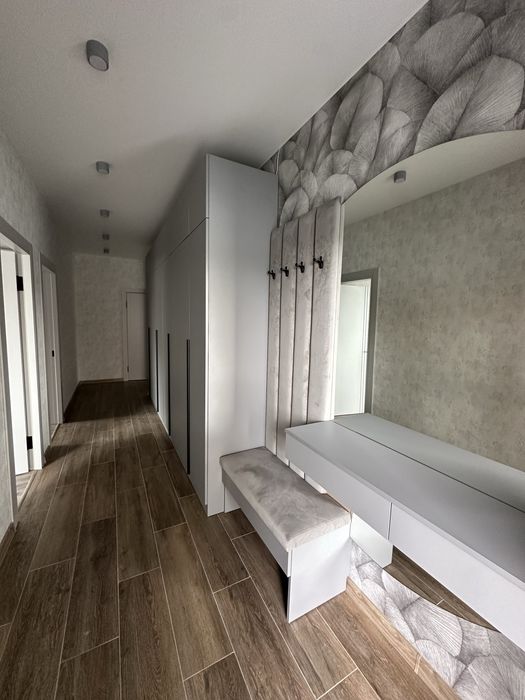 Продам новий будинок з ремонтом у пʼяти хвилинах від центру міста