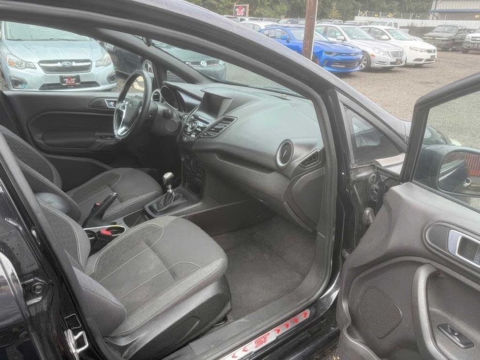 Ford Fiesta ST      2015