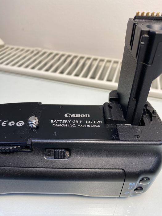 Canon battery grip BG-E2N