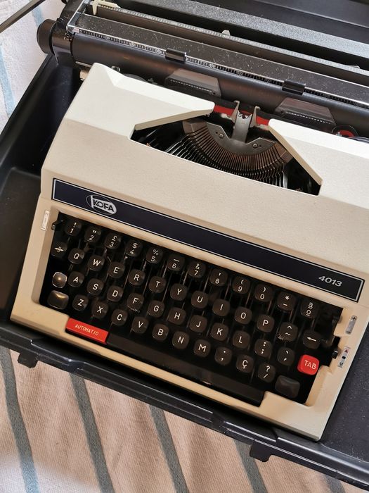 Maquina de escrever antiga