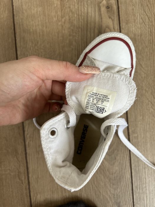 Biale Converse r 27