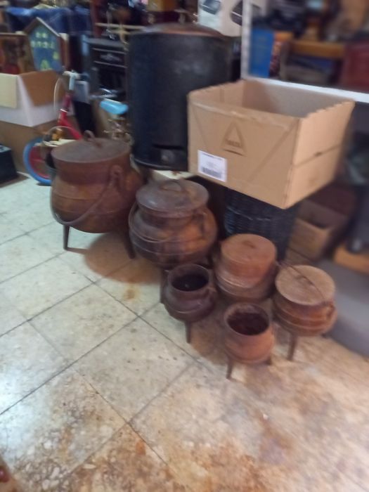Panelas Antigas de ferro.