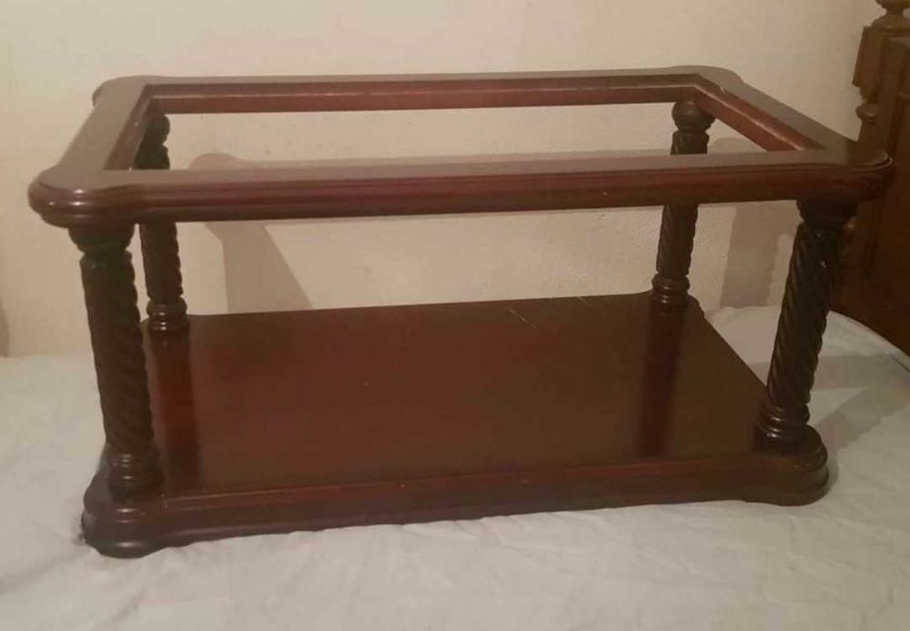 Mesa Antiga de Centro falta a Pedra Mármore