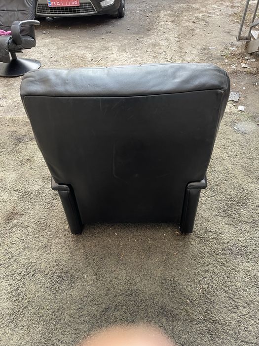 Шкіряне крісло реклайнер