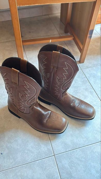 Kowbojki haftowane w 2 kolorach czarny brązowy