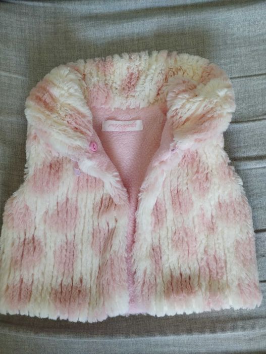 colete com pelo rosa bebé