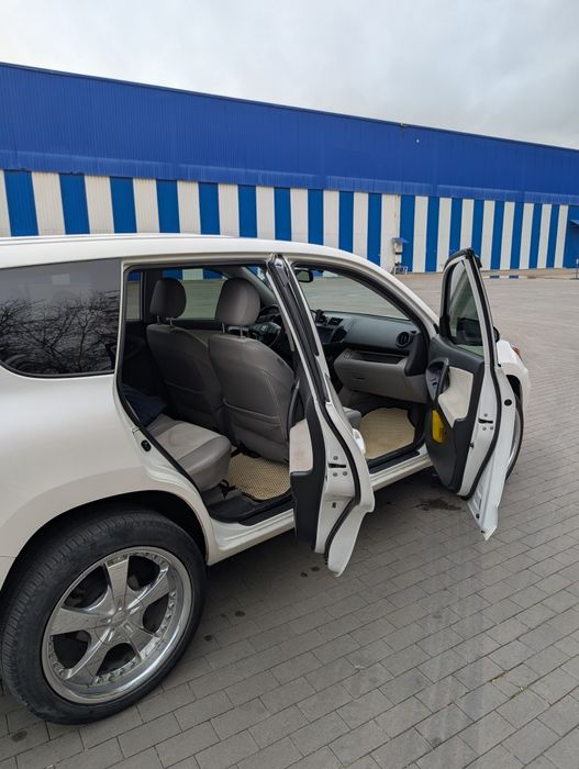 Продам Toyota RAV EV