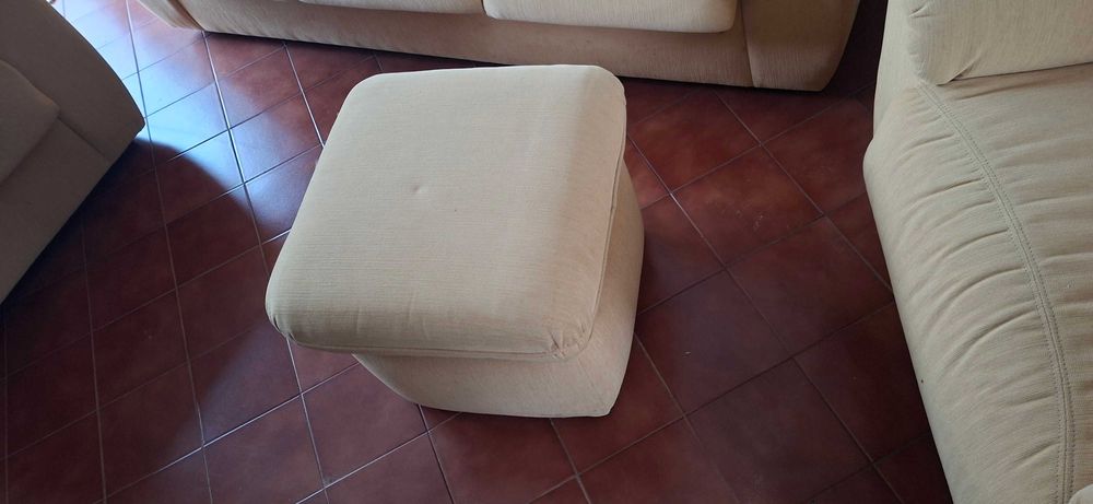 Conjunto Sofá cama de 3 lugares com 2 Sofás Individuais e Pufe