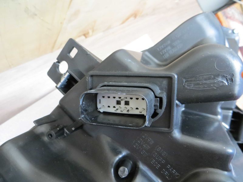 Фара 2018-2021 Ford Mustang JR3Z13008B JR3B13005A