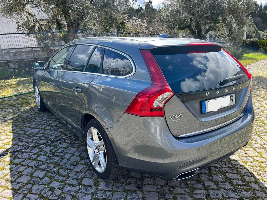 Volvo V60 D5 AWD PHEV c/ muitos extras e revisão completa
