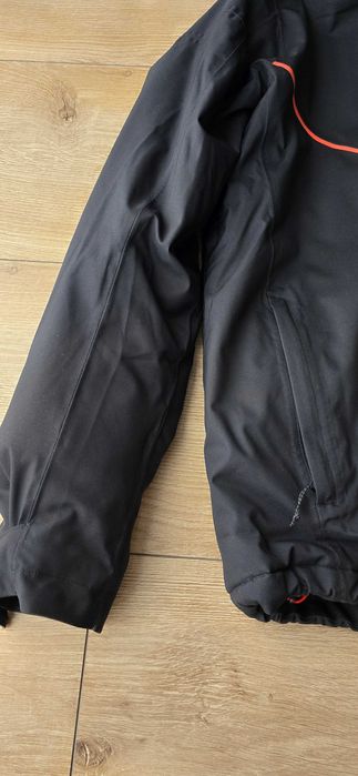 Męska czarna kurtka narciarska marki Salomon, rozmiar L