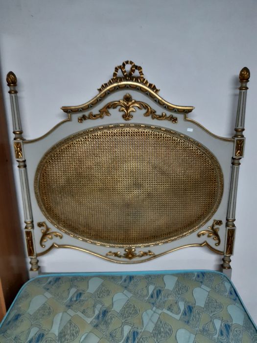 Cama de solteiro vintage