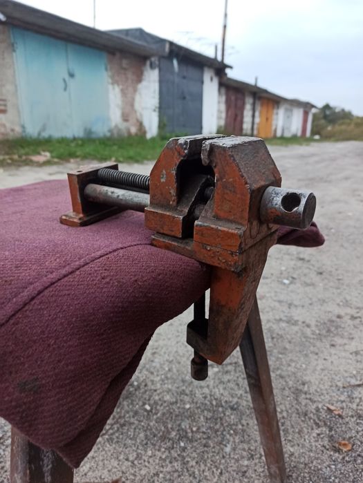 Тіски, лещата слюсарні стальні срср