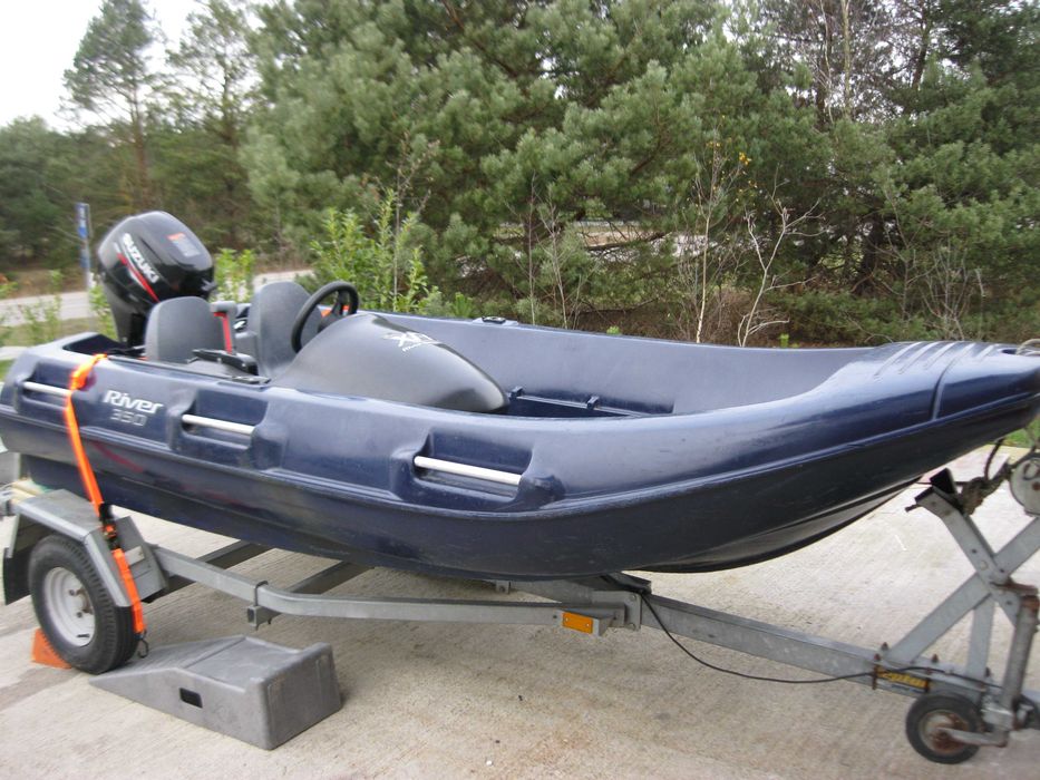 Łódka wędkarska / opt . silnik Suzuki 50 HP  lub 15  / 9,9 HP