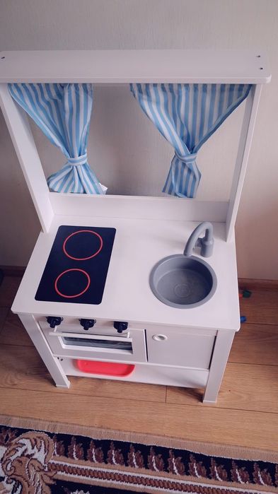 Дитяча кухня IKEA SPISIG з посудом (як нова)