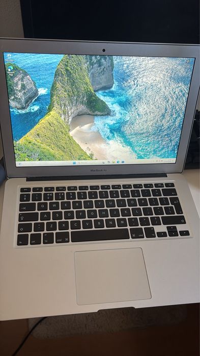 Macbook  air A1466453713641089935362