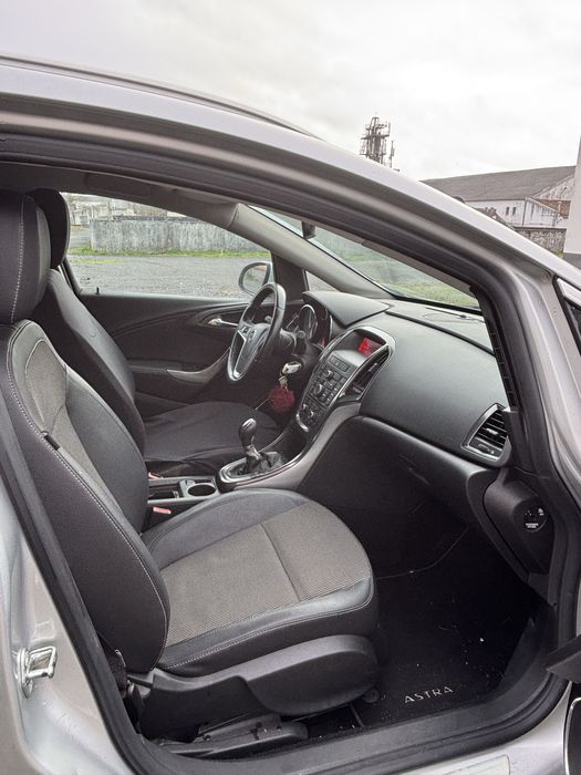 Opel Astra Caravan-2011