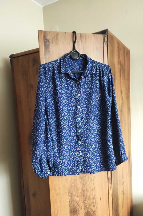 Urocza bluzka koszulowa. 100% rayon- sztuczny jedwab