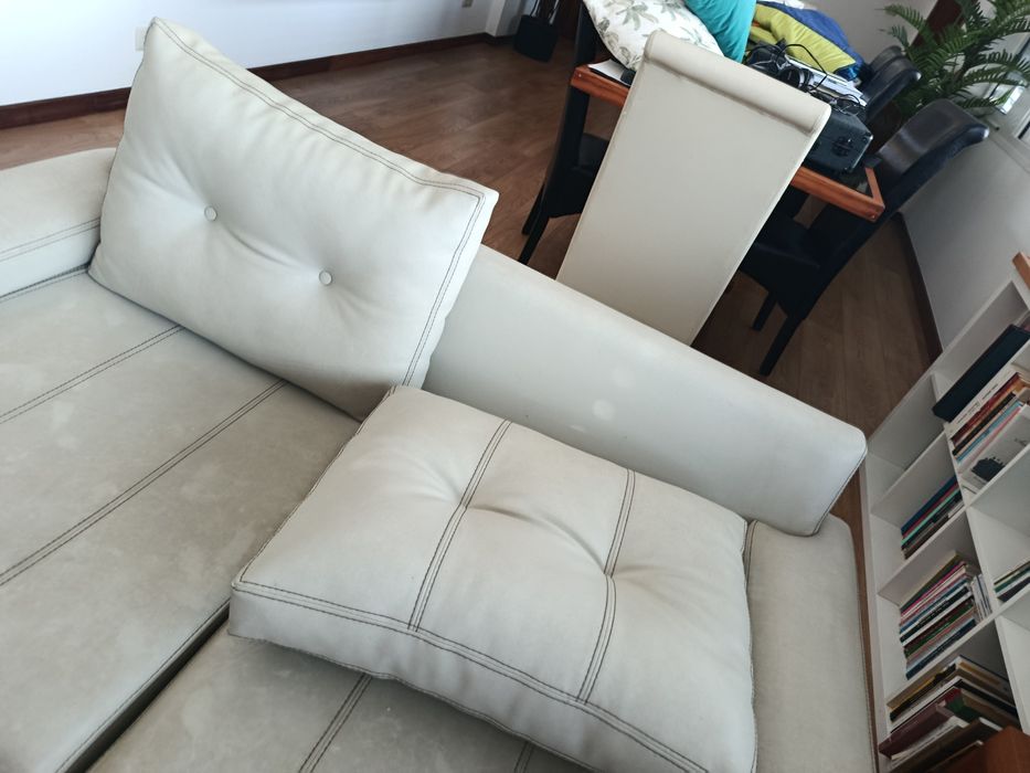 Sofá de dois lugares