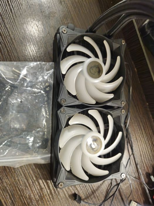 Водянка msi mag 240r