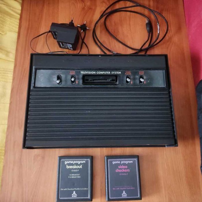 Atari 2600 clone com transformador e cabo RF