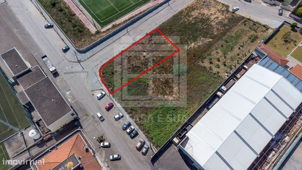 Lote para construção com 601 m2 em Paços de Brandão