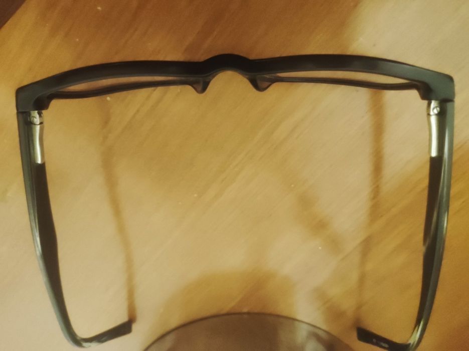 Óculos graduados Osiris – armação em bom estado