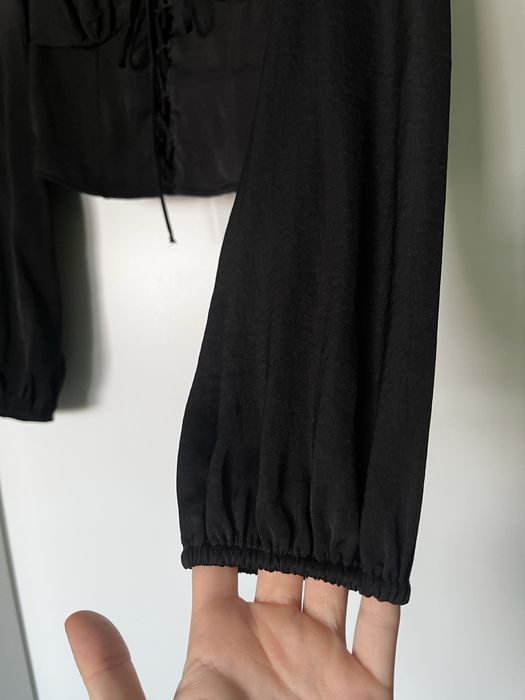 Elegancka czarna bluzka marki Stradivarius w rozmiarze XS 34