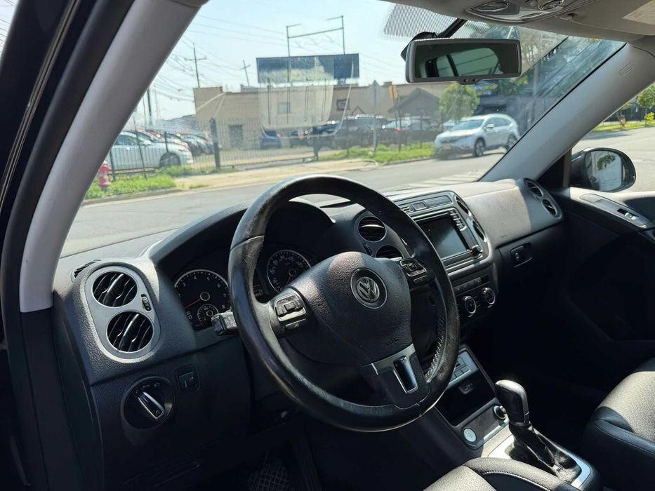 Volkswagen Tiguan      2016