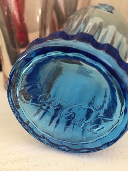 Кока Кола. Оригинал. Стаканы разного цвета.