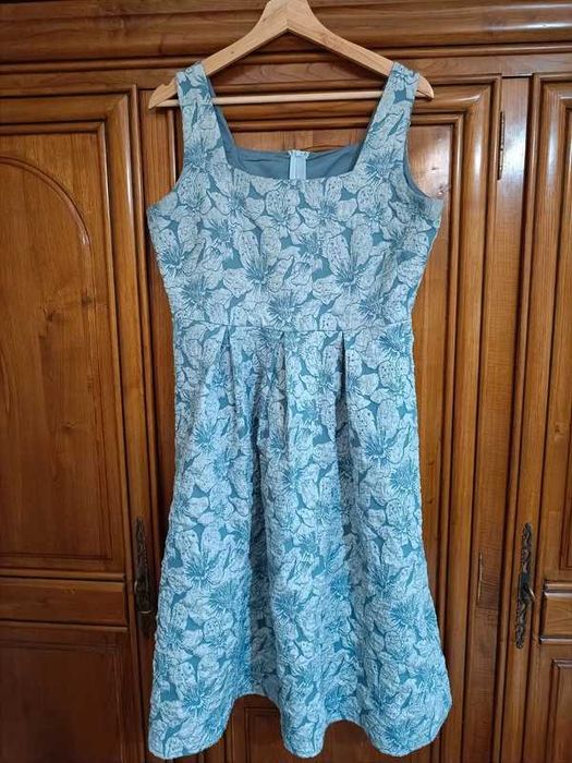 Vestido de cerimónia midi. Novo sem etiqueta