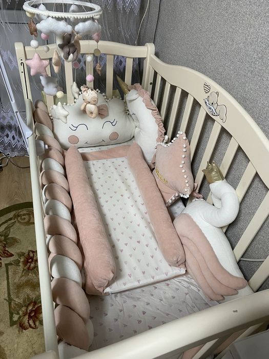 Бортики в ліжечко + повний комплект для дівчинки