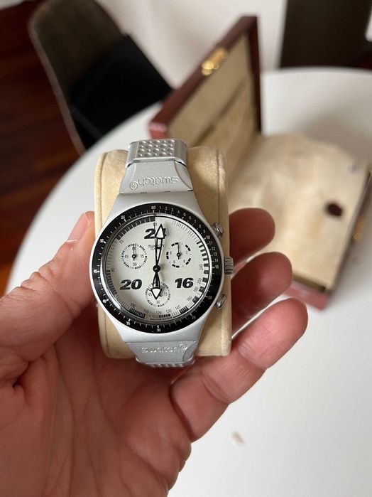 Relógio Swatch, Cinzento