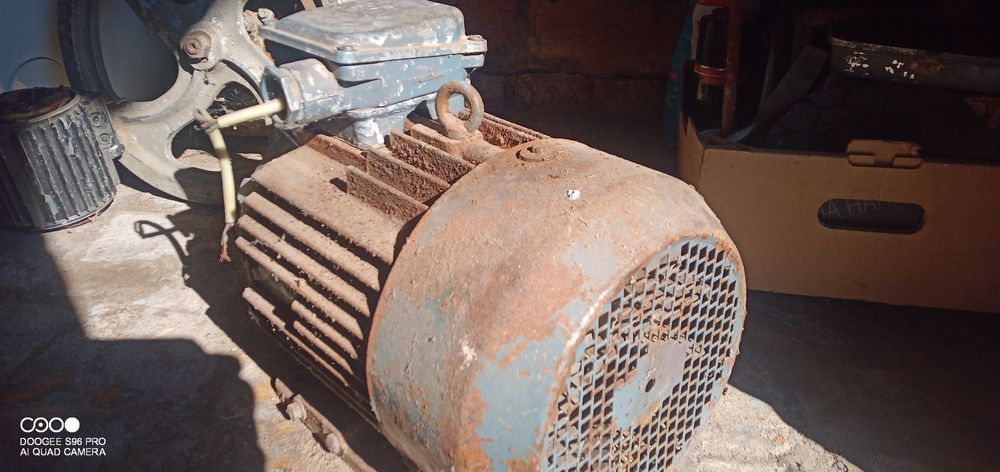 Двигун 3 кв 950 об/хв.