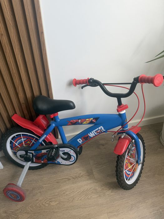 Bicicleta Infantil Superman / Super-heróis - Rodas de Apoio Incluídas