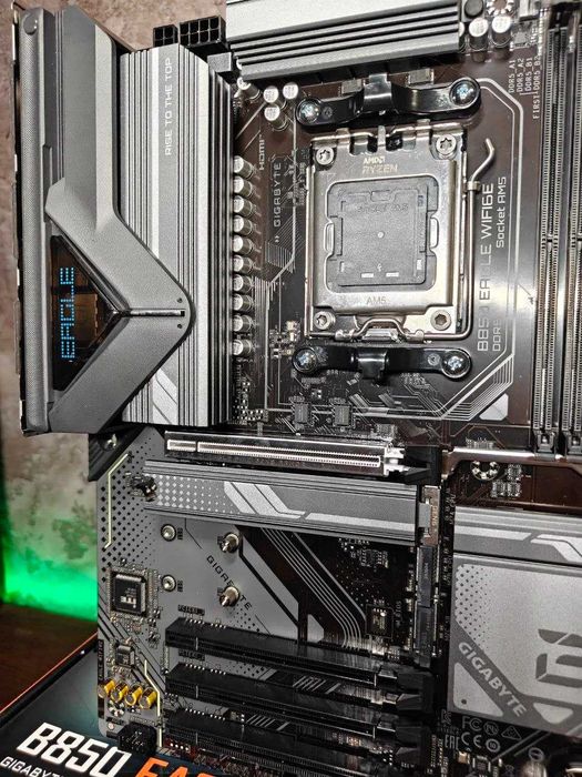 Материнська плата Gigabyte B850 Eagle Wifi6E (AM5) 7000-9000 AMD