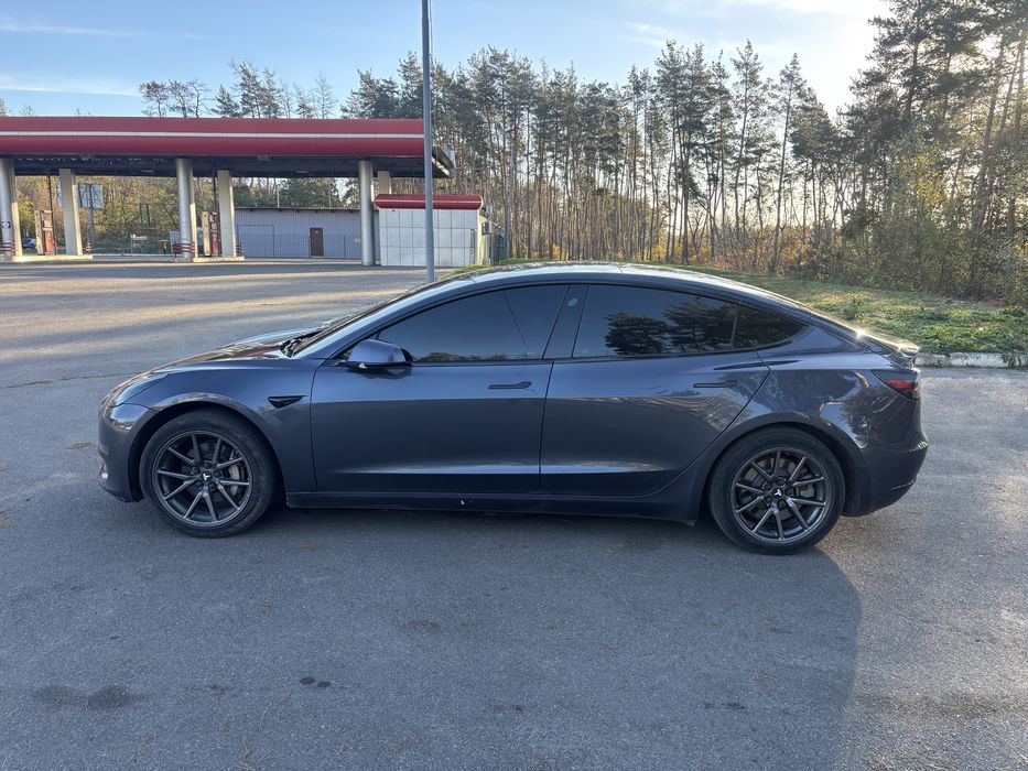 Продам Tesla 3 55