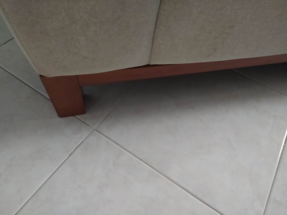 Sofá 4 lugares com 2 pufs