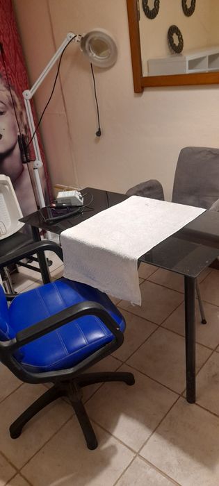 Gabinete de manicure,  pedicure.