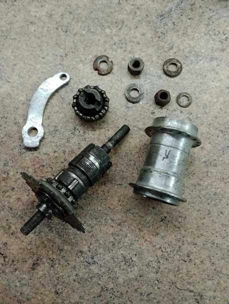 Втулка в сборе и стакан заднего колеса