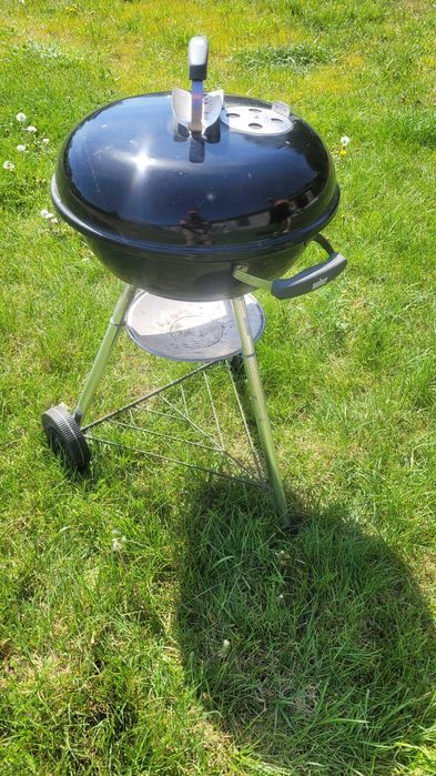 Grill węglowy marki Weber Compact Kettle 57 cm