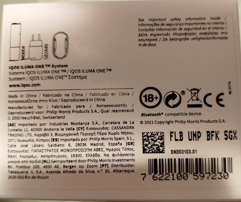 Dispositivo eletrônico azul.