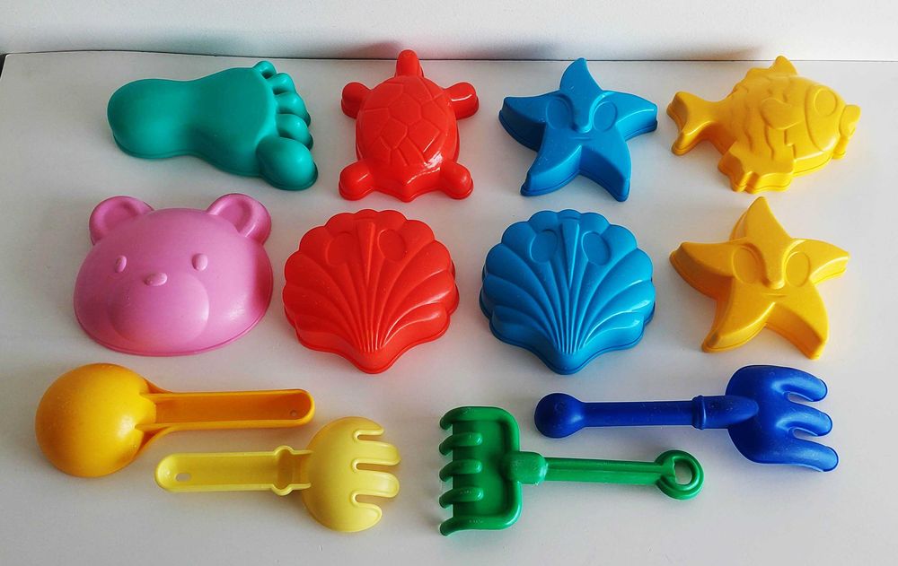 Conjunto de moldes e ferramentas para brincar na praia