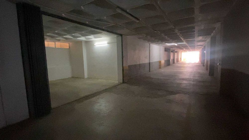 Aluga-se Garagem Fechada na Praia da Rocha