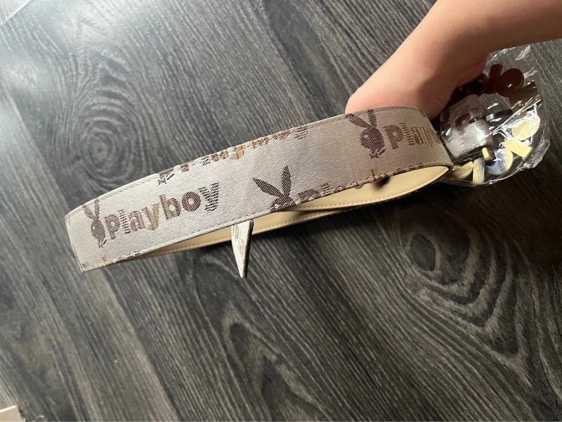 Playboy pasek logo kamyczki