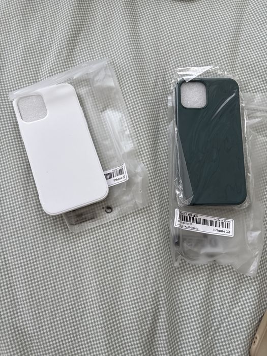 Capas novas iphone 12 - 1 branca e 1 verde - oferta 4 usadas