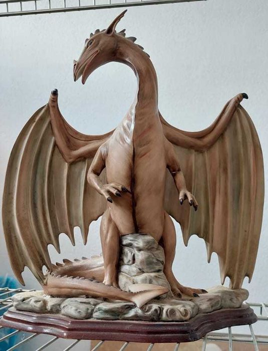 Duas peças de dinossauros