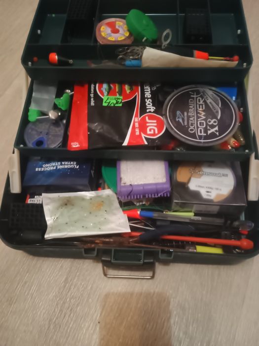 Sprzedam pudełko z akcesoriami do łowienia ryb