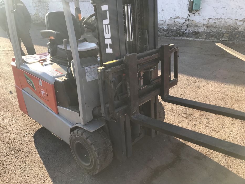 Вилочный погрузчик HELI